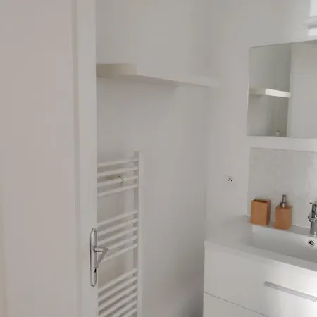 Entire With Outdoor Area *